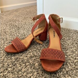 WHIT Red Heels Elegant Block Style